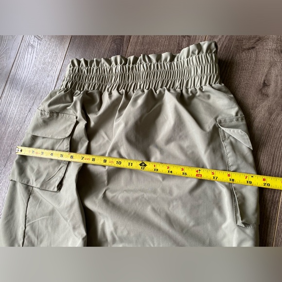 3/$30 SHEIN army green cargo skirt w/ side pockets - Picture 8 of 9